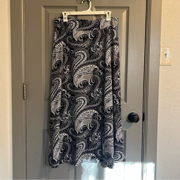 Talbots Black and White A-Line Paisley Skirt Medium Petite - Picture 4 of 5